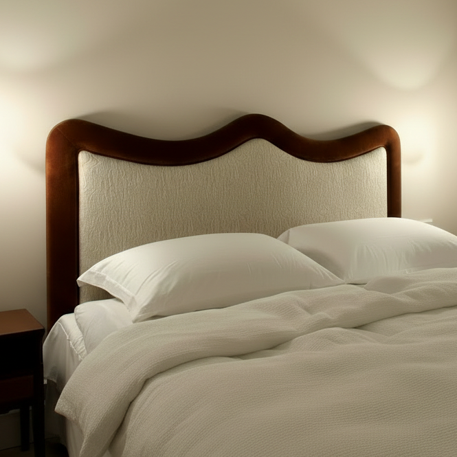 Linwood velour and Harlequin fabric on headboard. Custom made. Handcrafted.
Spesiallaget sengegavl.