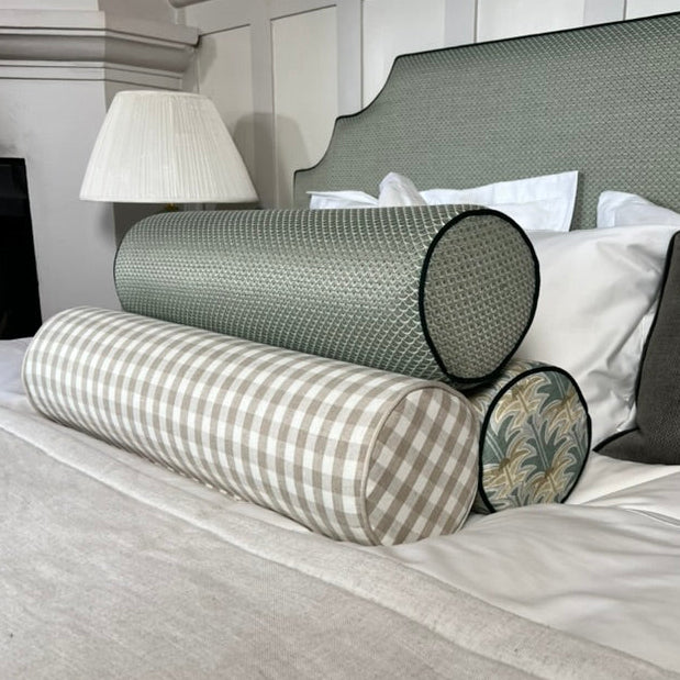 Bolster Pillows Nobilis Turgot, Colefax & Fowler Minack Check and Gyri Design Skybragd. Made-to-order bespoke
Pølle puter. Custom. Lages på bestilling. 