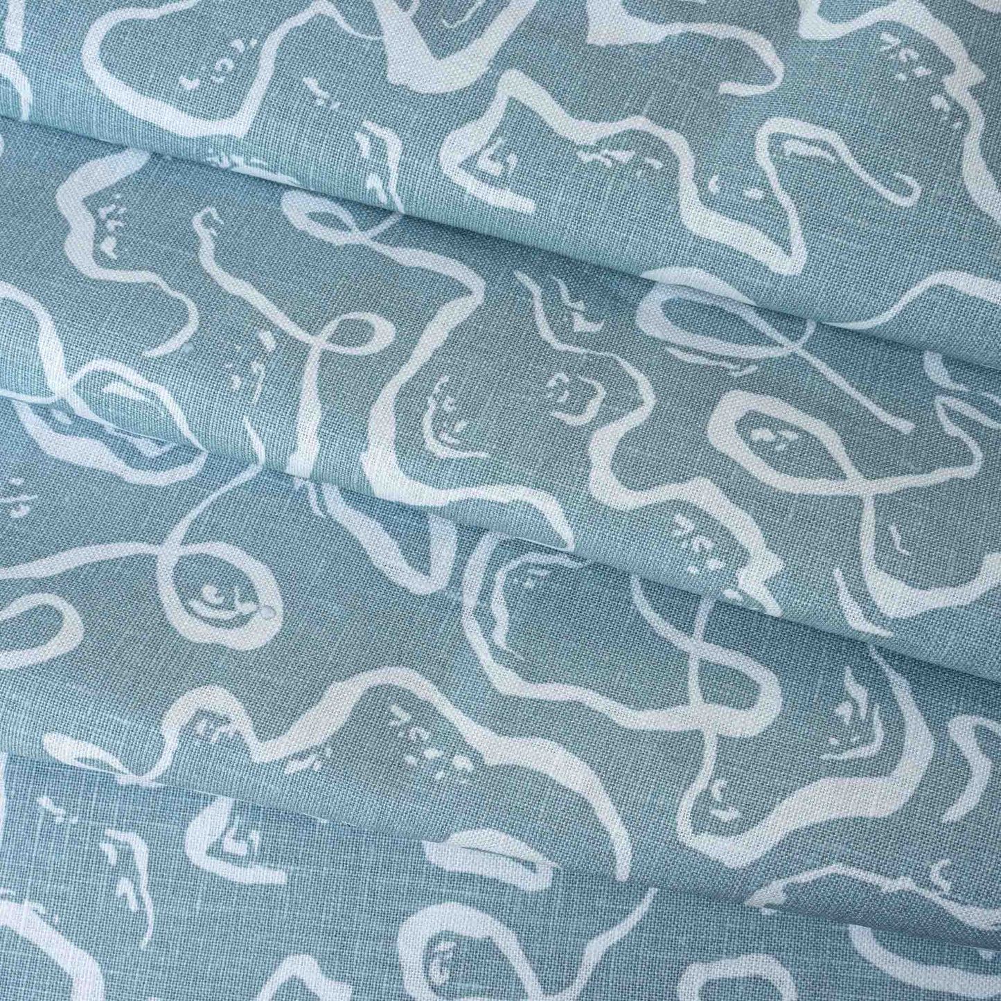 Dress your headboard in Karin's Dress in Dove Blue by Cathy Nordström. 100% linen upholstered custom headboard.  
Sengegavl i lin, håndlaget i Norge. 