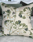 Made-to-order custom pillow in Greenacre fabric from Colefax & Fowler.
Pute i stoff fra Colefax. Lages på bestilling. 
