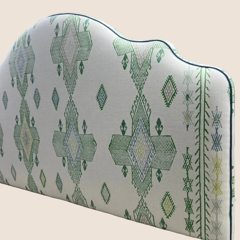 Custom made headboard in linen. 
Sengegavl med stort mønster i lin. 